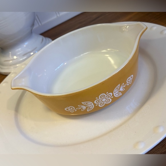 Pyrex 471 Cinderella Butterfly Gold 1 pint - Picture 1 of 15
